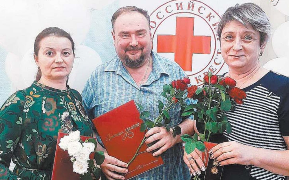 Наталья Пономарева, Вячеслав Куравкин и Ольга Тарасова с наградами